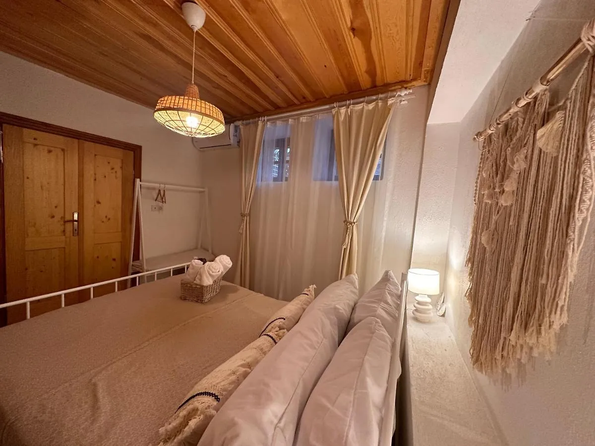 Hanole Guest House Ayvalı فندق